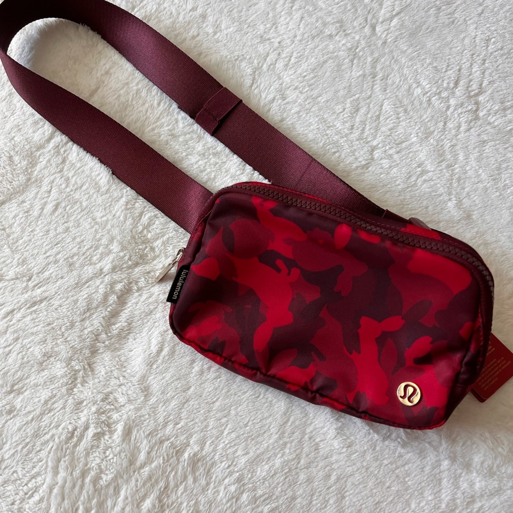 Everywhere belt bag 1l Lunar New year